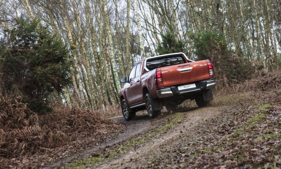  Toyota Hilux 4x4 Special Edition Double Cab 2018 года  (фото 24 из 26)